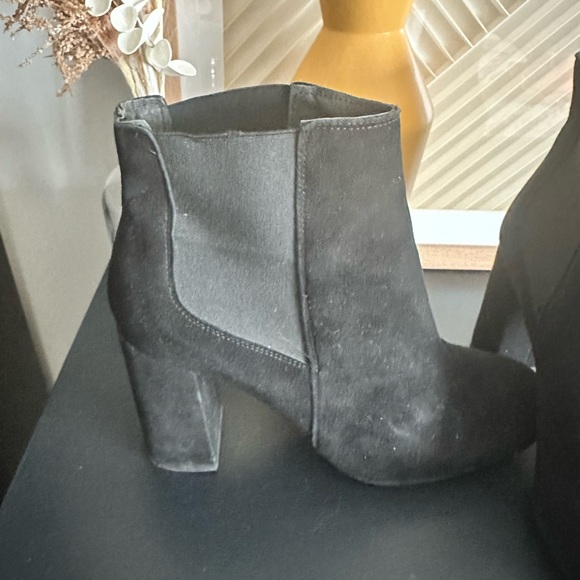 Agenda Suede Booties - Sz 41 - Picture 4 of 8